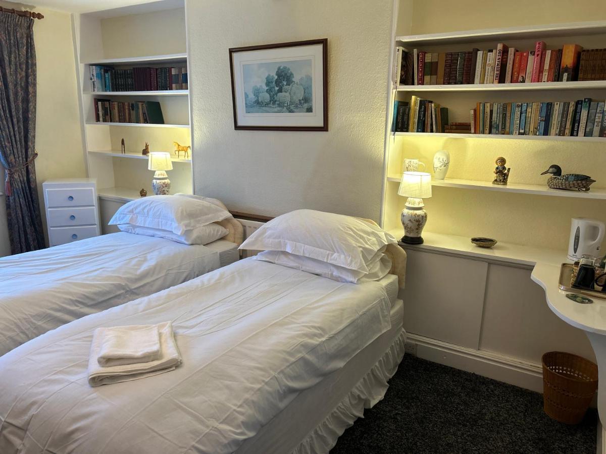 Lucy Cross Guest House ภายนอก รูปภาพ