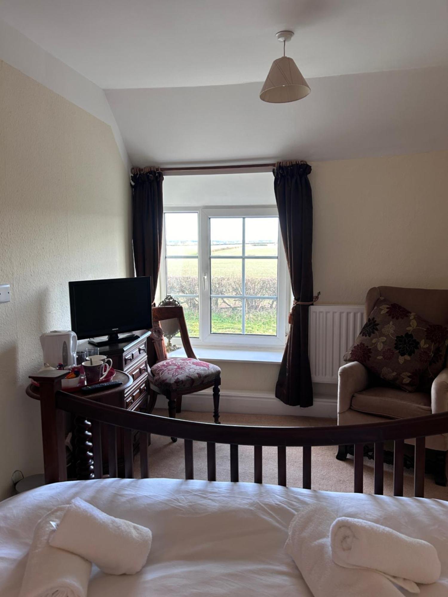 Lucy Cross Guest House ภายนอก รูปภาพ