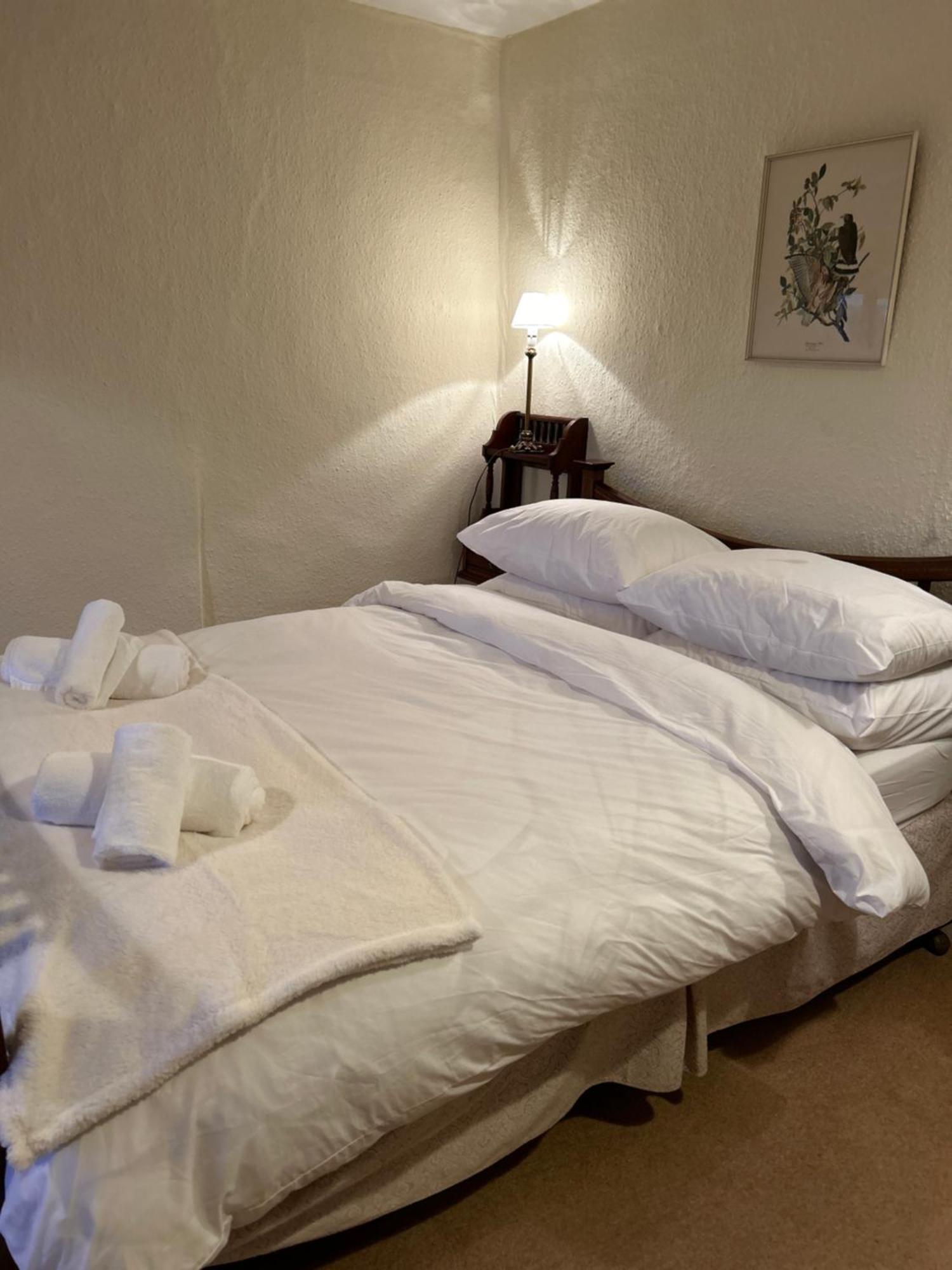 Lucy Cross Guest House ภายนอก รูปภาพ