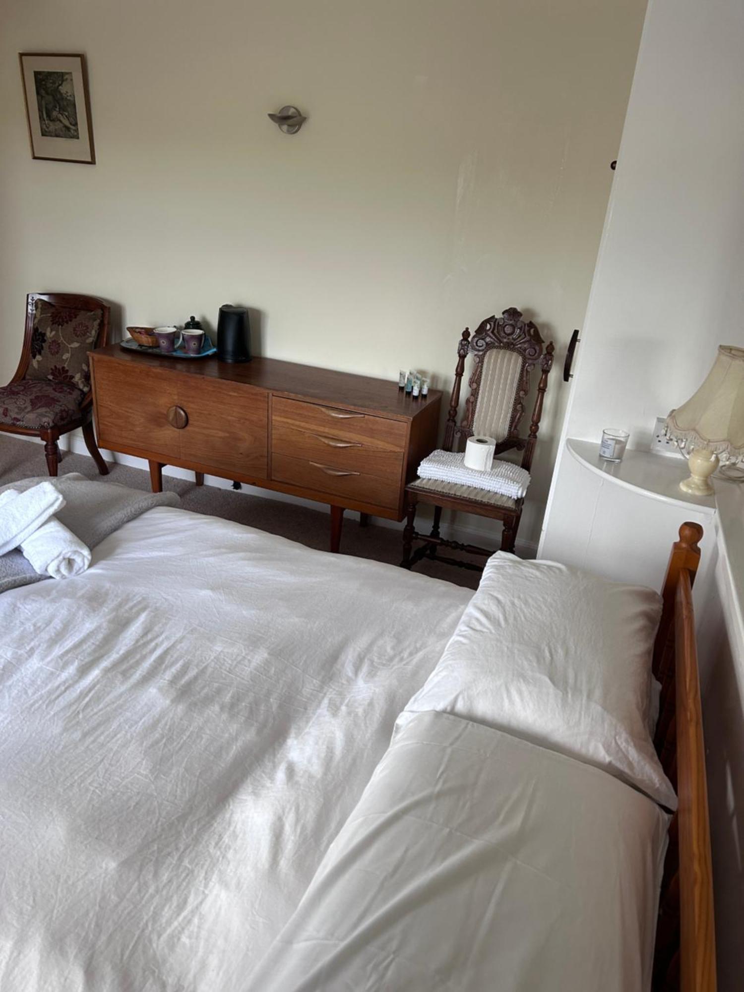 Lucy Cross Guest House ภายนอก รูปภาพ